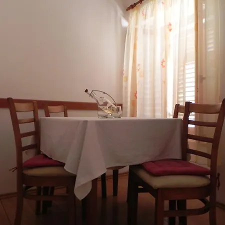 Riva Apartman Pag Town